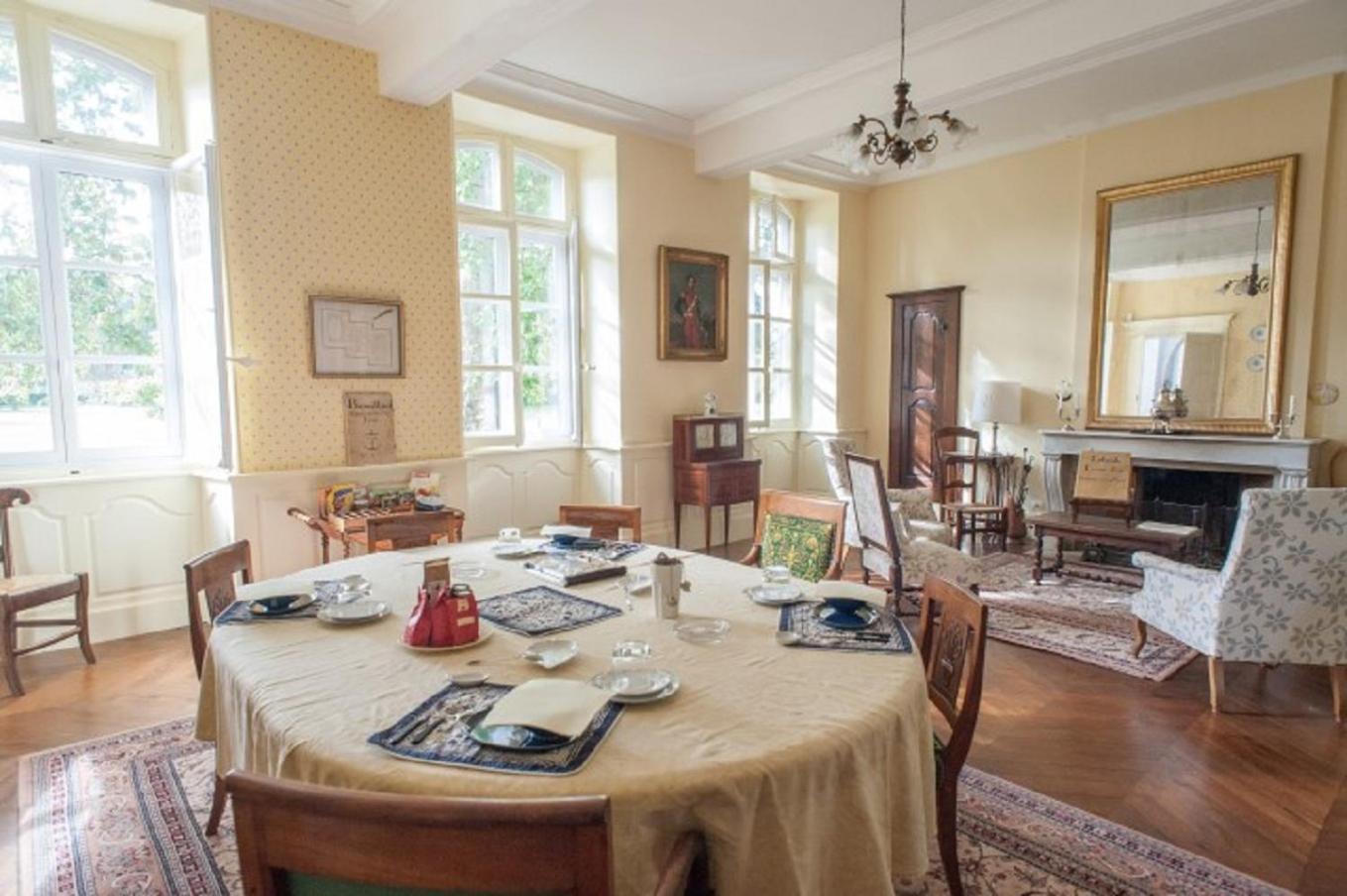 לינה וארוחת בוקר Vénès Domaine De Lalande מראה חיצוני תמונה
